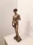 Vendo estatueta 'David', de Michelangelo.