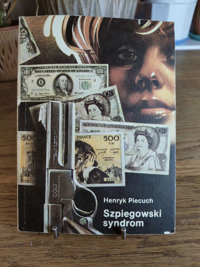 Książka szpiegowski syndrom ²⁸