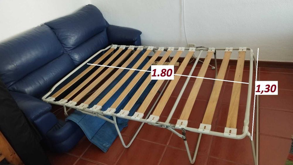 Sofá-cama em pele genuína - 3 lugares