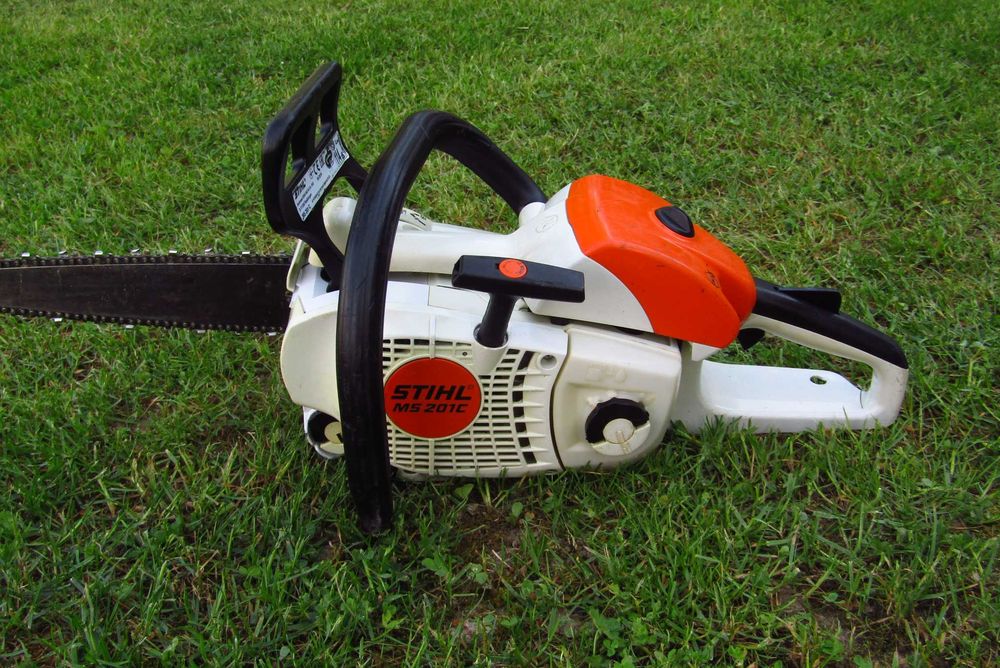 STIHL MS 201 c  bardzo lekka pilarka spalinowa moc 2,4 KM