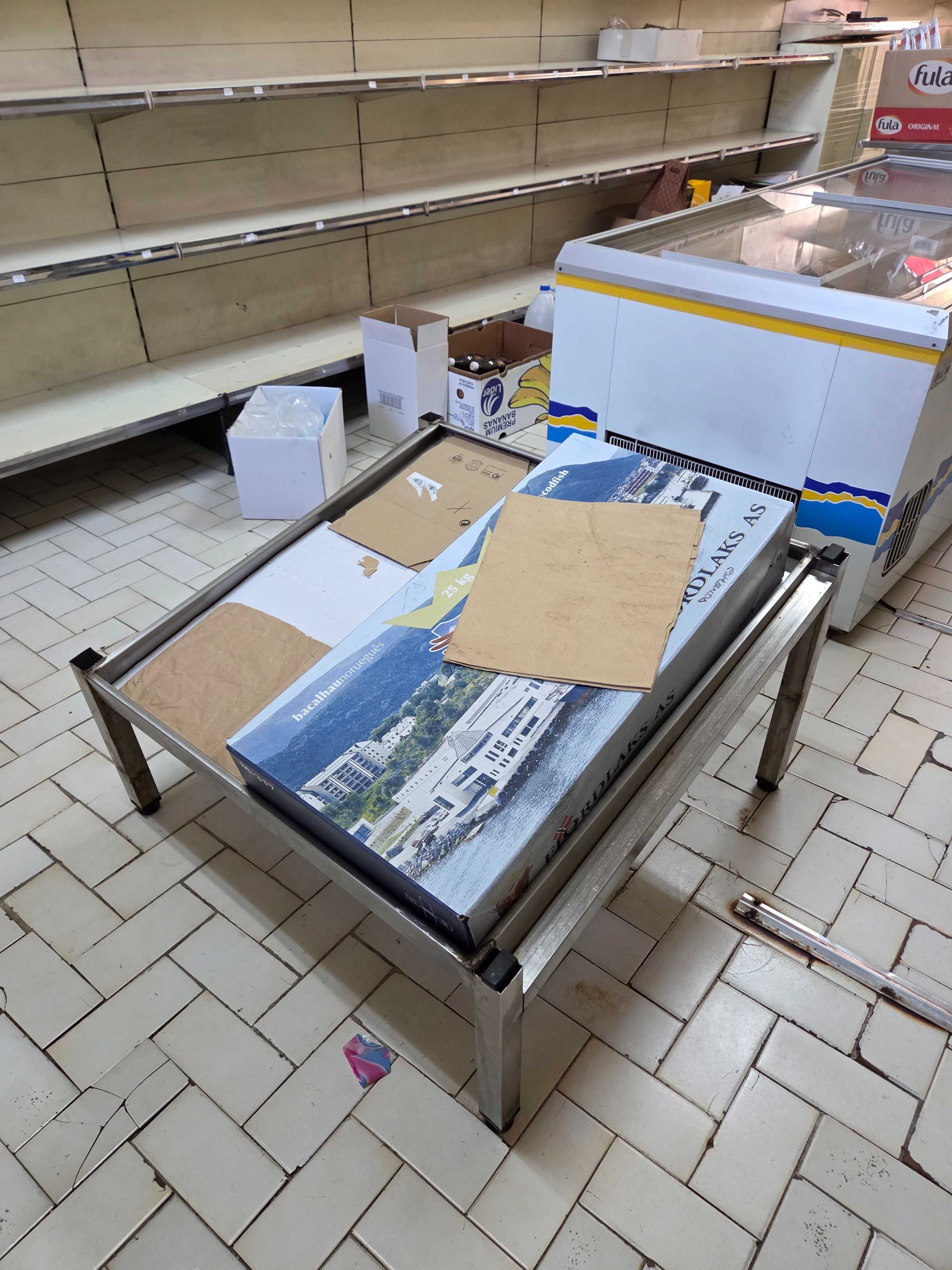 Mostrador/estante para Caixas de Bacalhau em inox