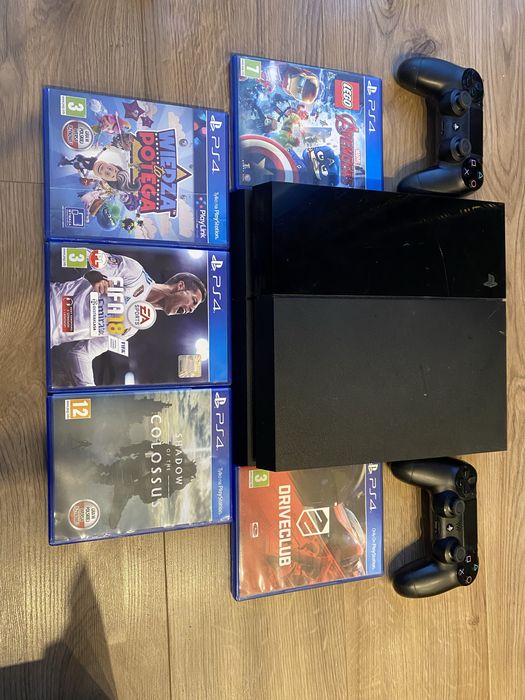 PS4 500GB + 2 oryginalne pady + 6 gier – komplet, sprawne!