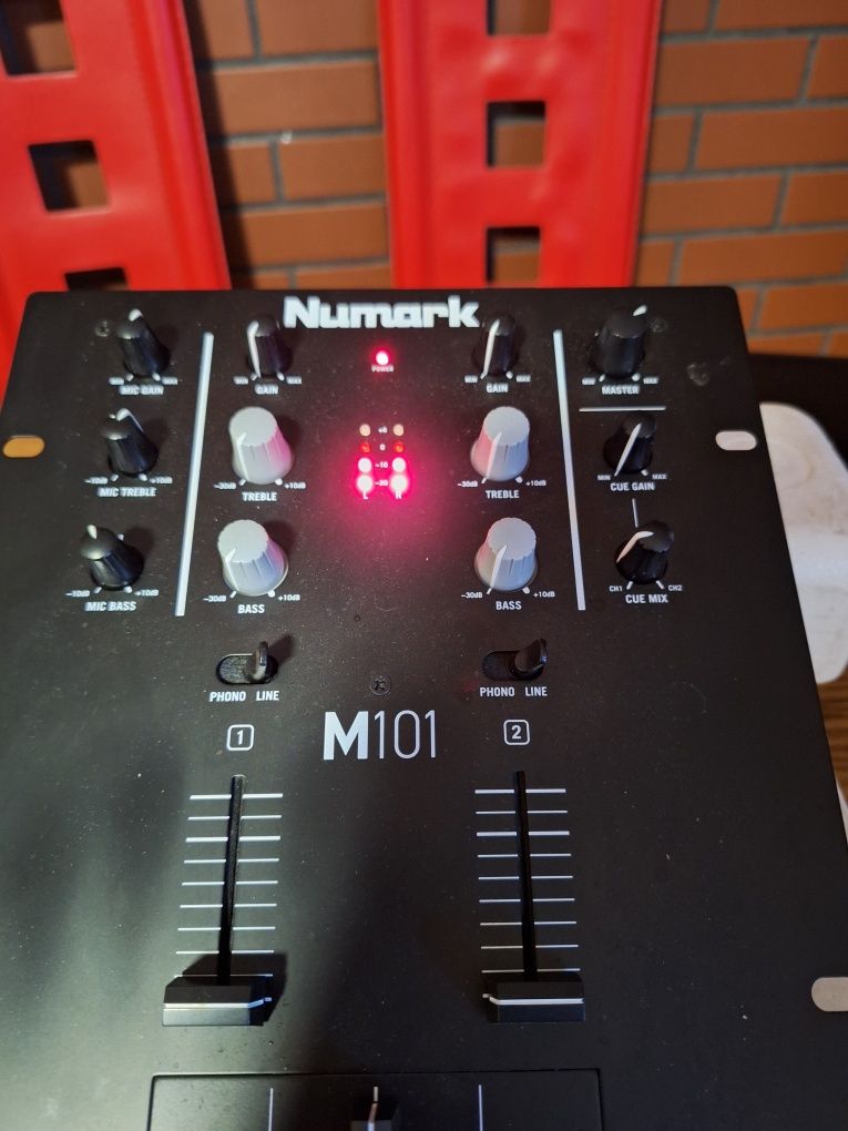 Mixer dj numark m101