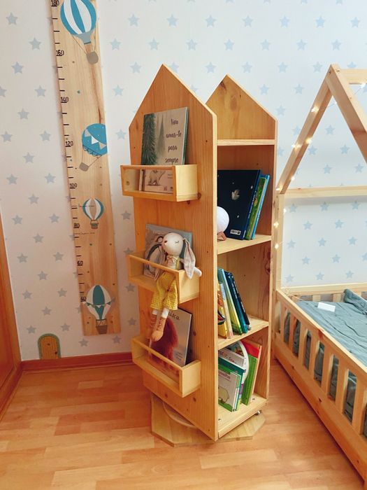 Estante de livros montessori rotativa