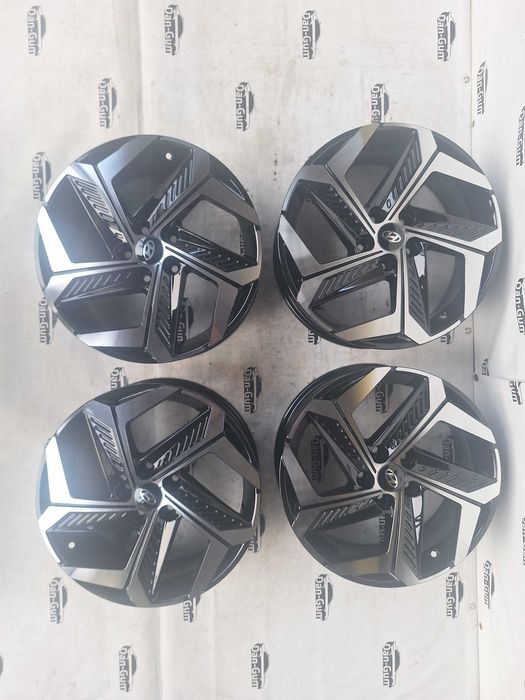 Felgi aluminiowe 5 x 114,3 R 18 Alufelgi oryginalne Carbonado Hyundai