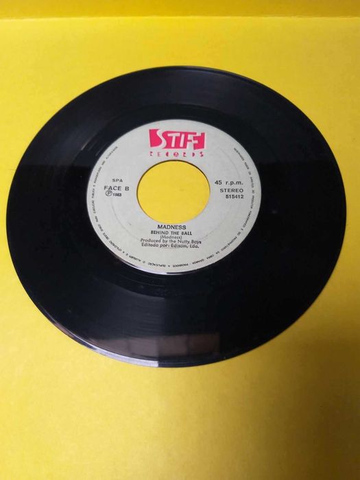 Single Vinil Madness-Wings of a dove