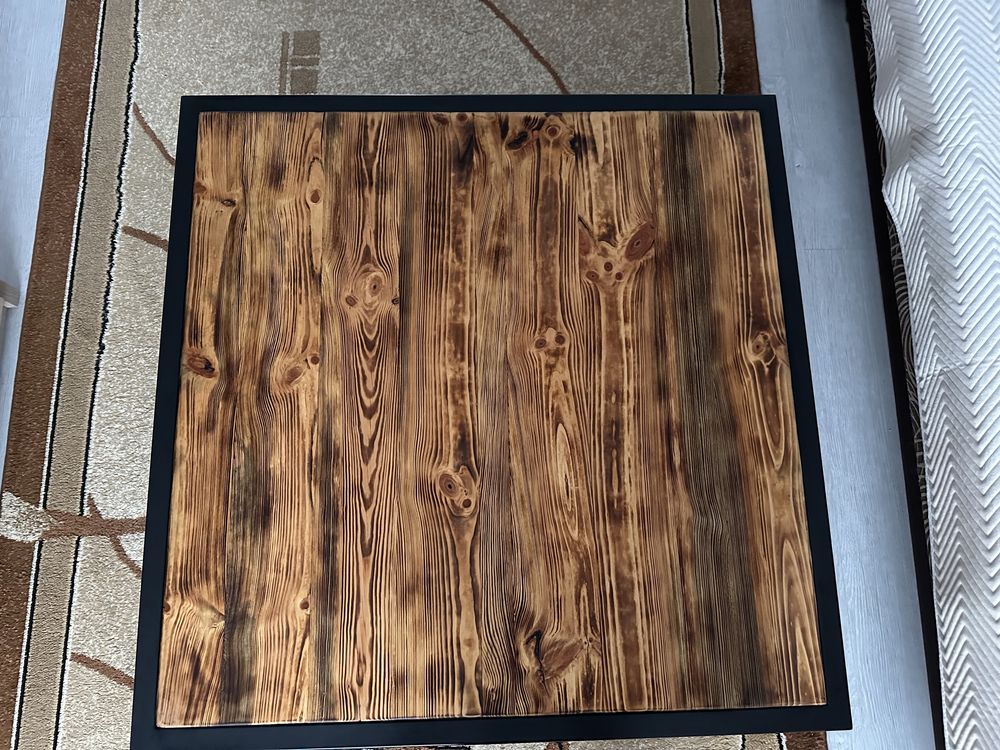 Stolik kawowy 80x80 - lite drewno sosnowe