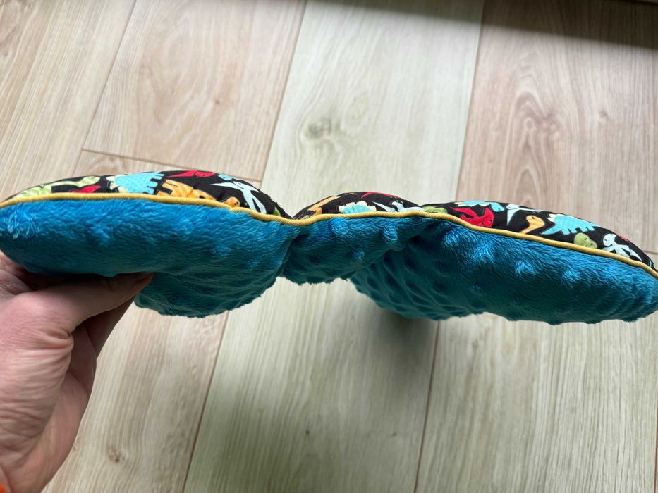 Dwustronna Poduszka motylek Kolorowe pokoiki - Dinozaury