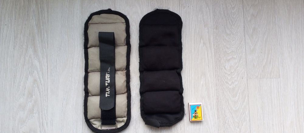 Гантели: 4 кг, 3 кг, 0.5 кг. Утяжелители ног и рук.