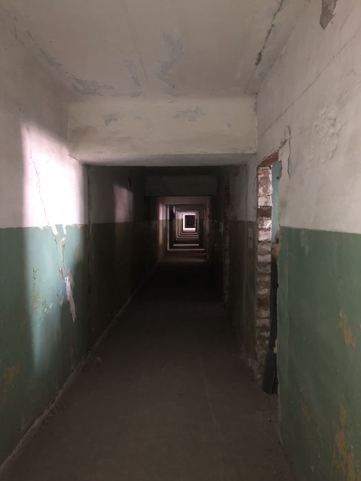 Продам будівлю. Ударників. Автосалони