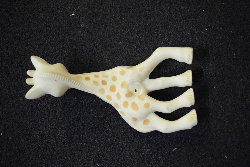 Vulli Żyrafa Sophie Timeless gryzak gryzaczek piszczałka kauczuk