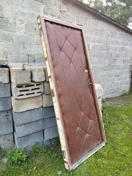 Solidne drzwi metalowe