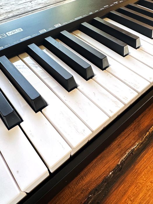M-Audio Keystation 88 MK3 + Suporte + 2 Pedais