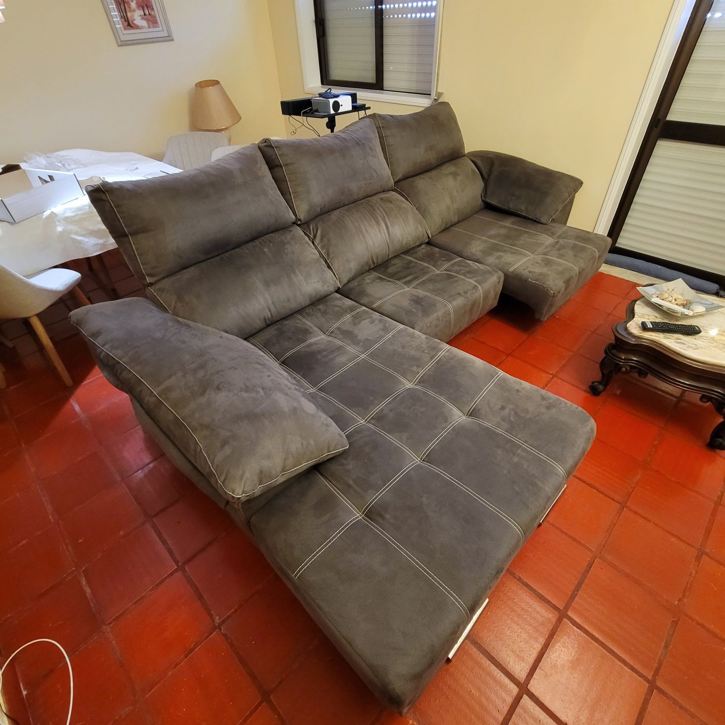 Sofá em L com Chaise, Reclinável e Encostos Ajustáveis – 290×180 cm
