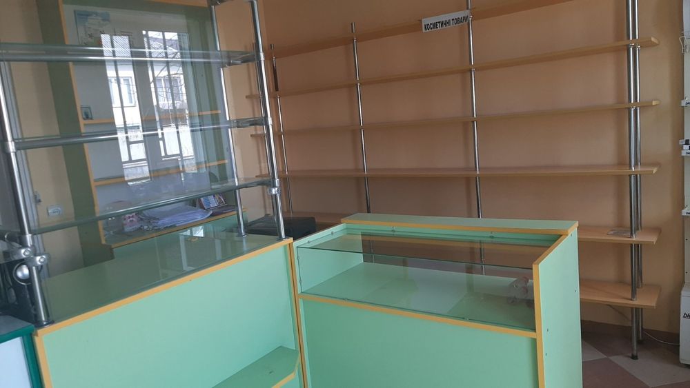 Полички в ідеальному стані..