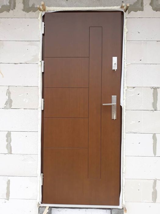 Drzwi zewnętrzne drewniane 8 cm z montazem z boczkiem dzp51
