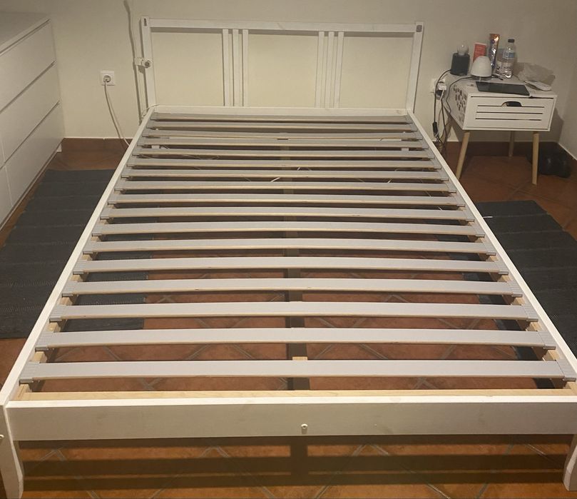 Cama Sommier branca com colchao