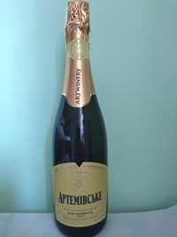 Бутылка  Артемовского шампанского