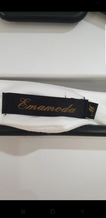 Sukienka biala z sercem na plecach