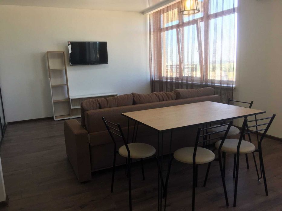 Продам 1 кім квартиру з ремонтом  в Жемчужині на Сахарова