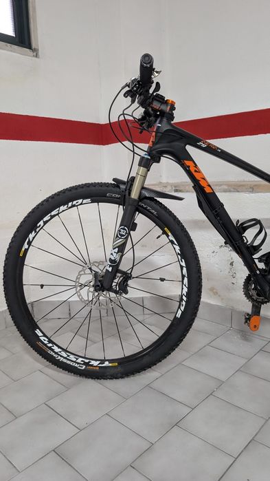 Bicicleta KTM carbono + capacete MET
