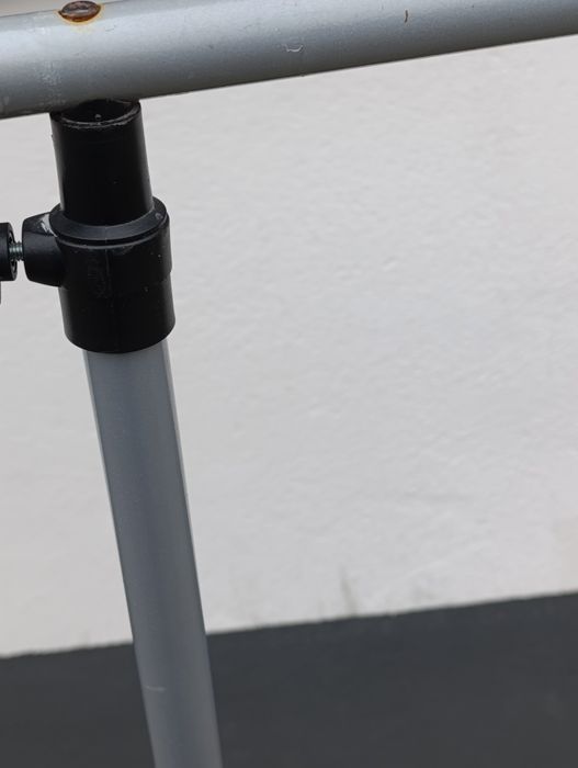 Stojak na ubrania metalowy