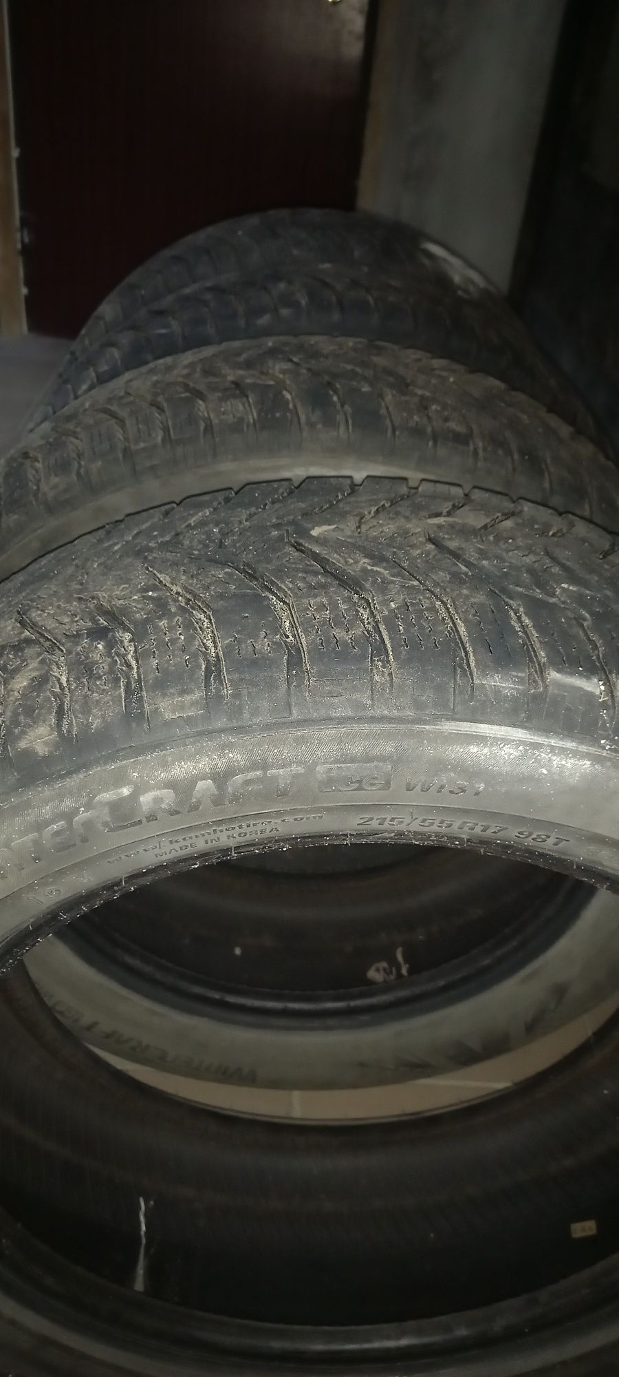 Продам зимові шини Kumho   215/55/17