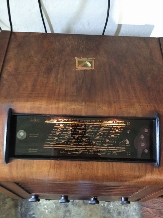 Raro e antigo radio-gira discos His Master`s Voice HMV 1302 de 1950