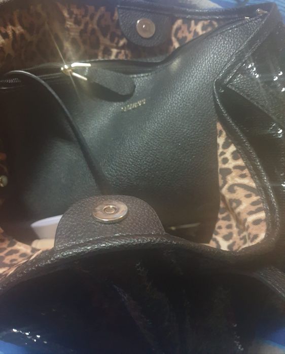 Mala Guess com embrulho