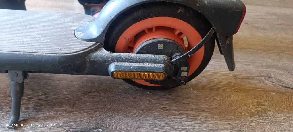 Продам Продаю электросамокат Xiaomi Mi Electric Scooter
Продаю электро