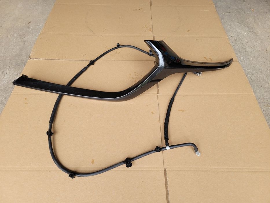 MAZDA 3 BP 19/25 HB Listwa atrapy lewa+wężyk reflektorów