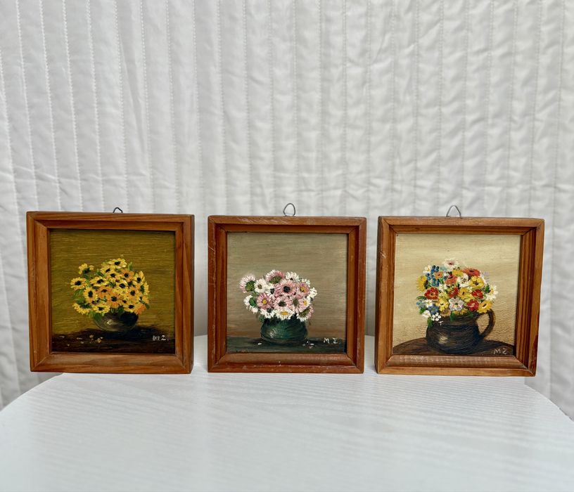 Zestaw trzech kwiatowych obrazów olejnych