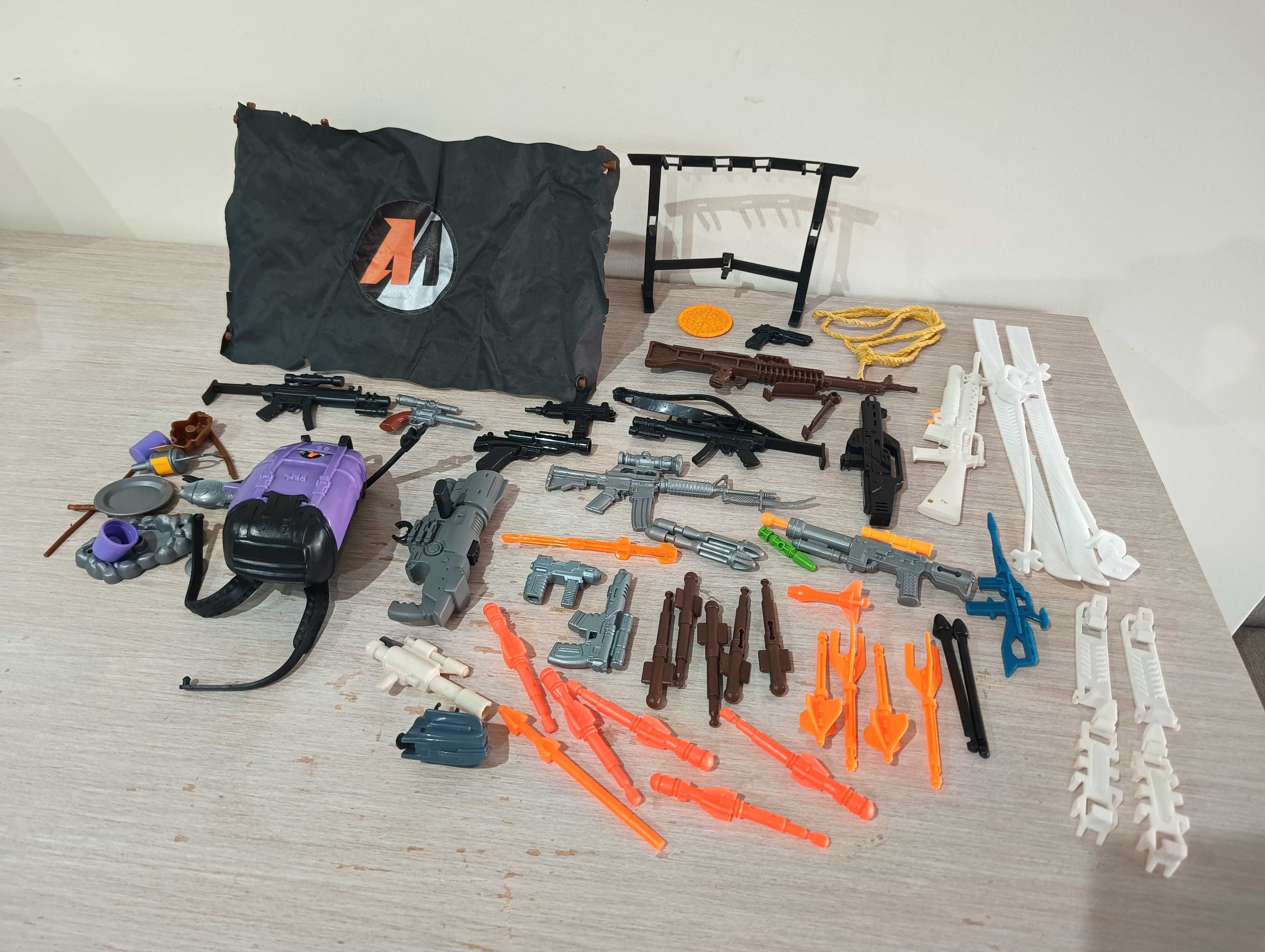 Action Man - bonecos, acessórios e veículos antigos