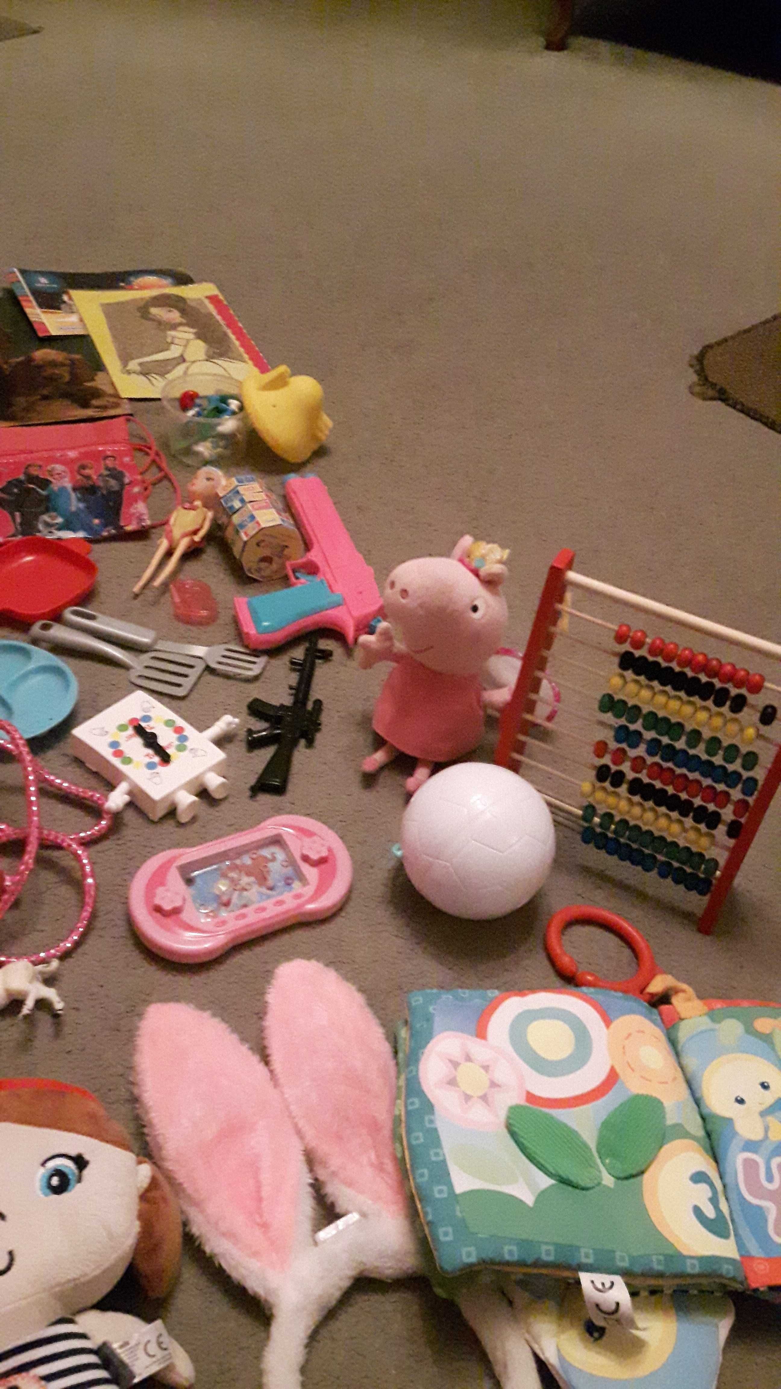 Dużo zabawek dla dziewczynki.
