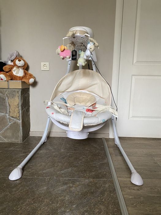 Шезлонг, электрокачели, укачивающий центр, заколисуючий центр.