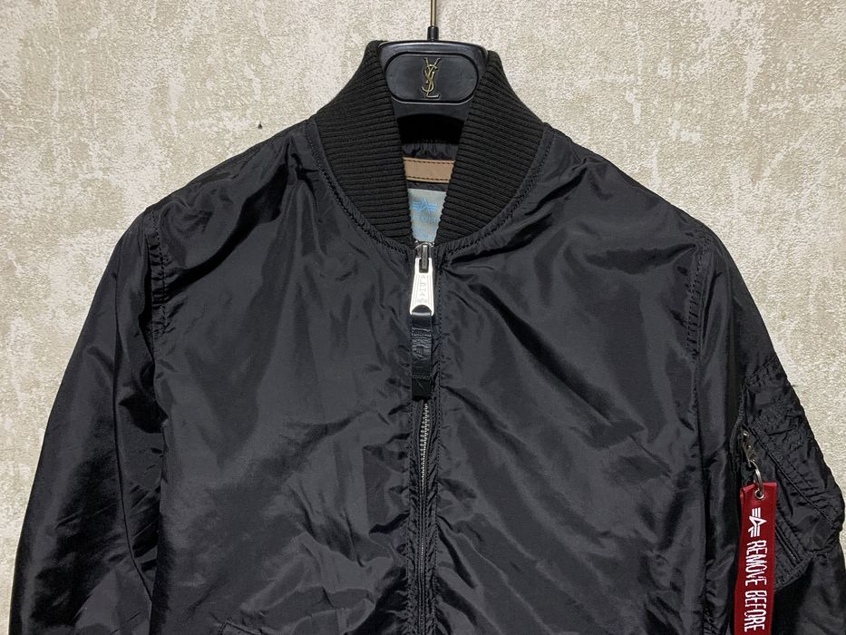 Жіноча куртка бомбер нейлон Alpha industries