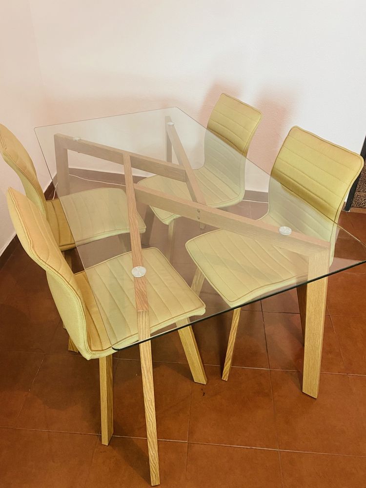 Conjunto de mesa de jantar + 4 cadeiras