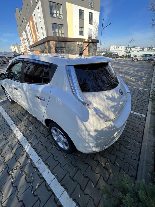 Nissan Leaf 24 / 2013