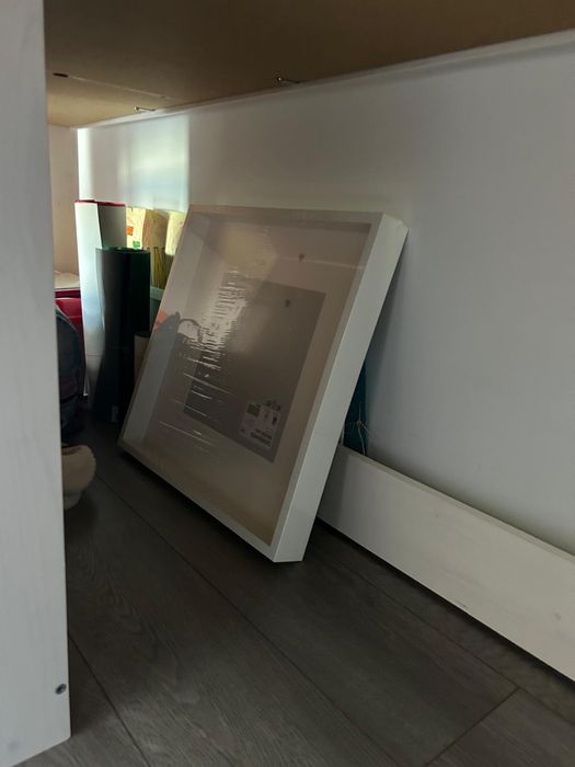 Cama de solteiro elevada com secretaria