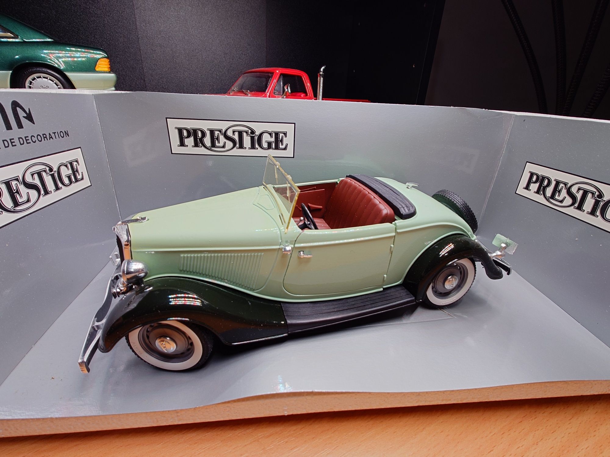 Модель Ford Roadster  Фірми Solido Prestige 8008 1:18