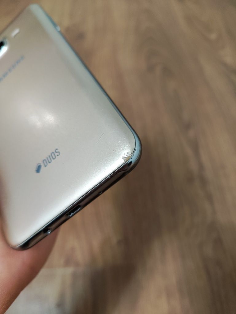 Смартфон Самсунг J7 экран 5.5"