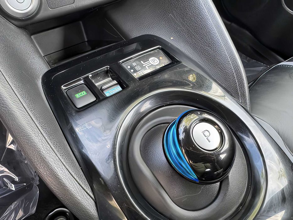 Nissan LEAF      2018