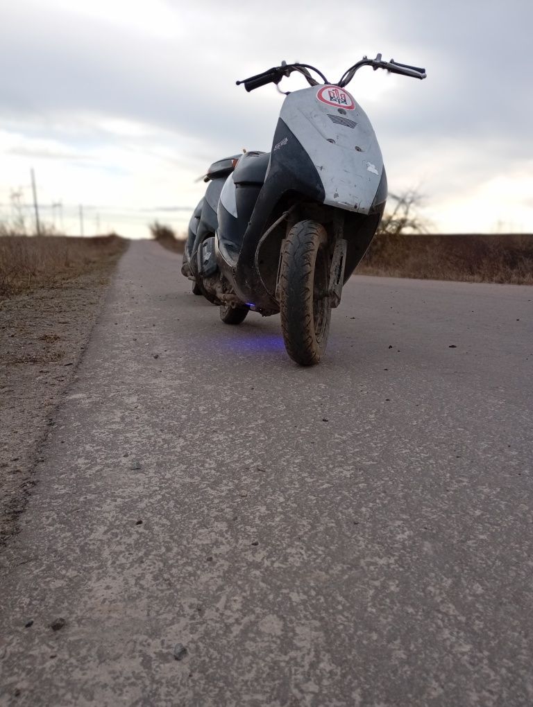 Скутер Сузукі лец 2 бабочка