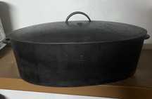 Panela oval em ferro
