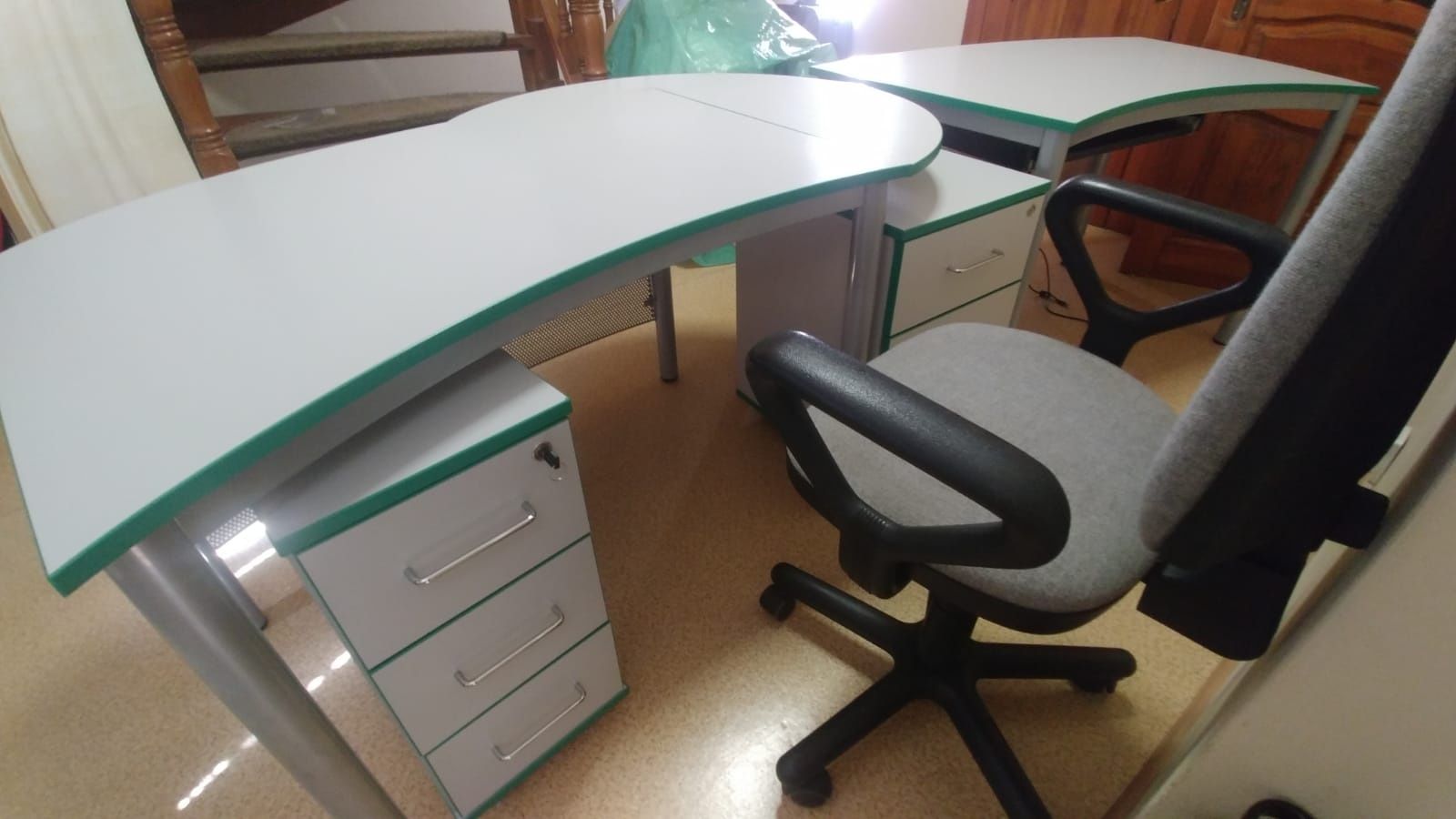 Biurka z dwoma kolumnami szuflad biurko szafa biurowa