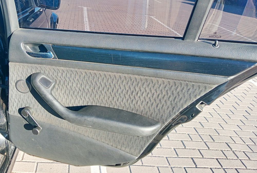 Продам BMW 320i 2.0л