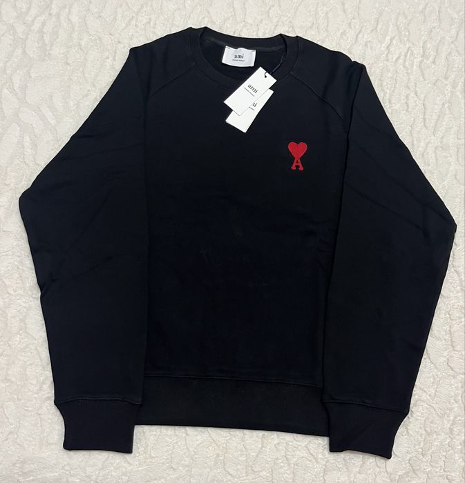 Sweat AMI preta com símbolo vermelho