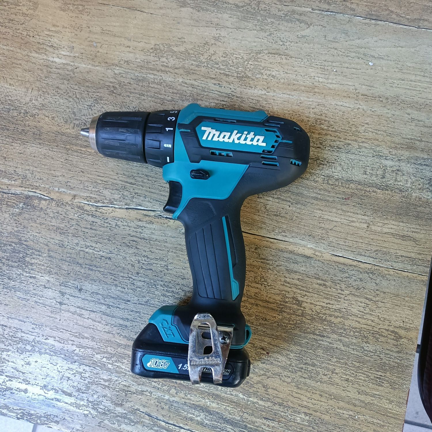 Makita 10,8-12V Wkrętarka DF 333D+Bateria Zestaw BDB