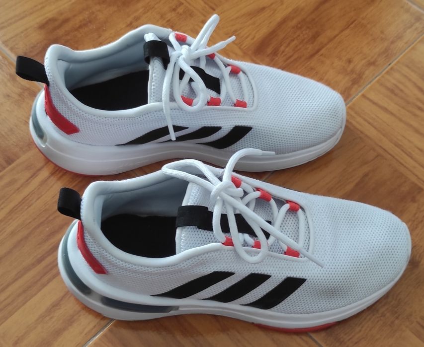 Ténis Adidas brancos