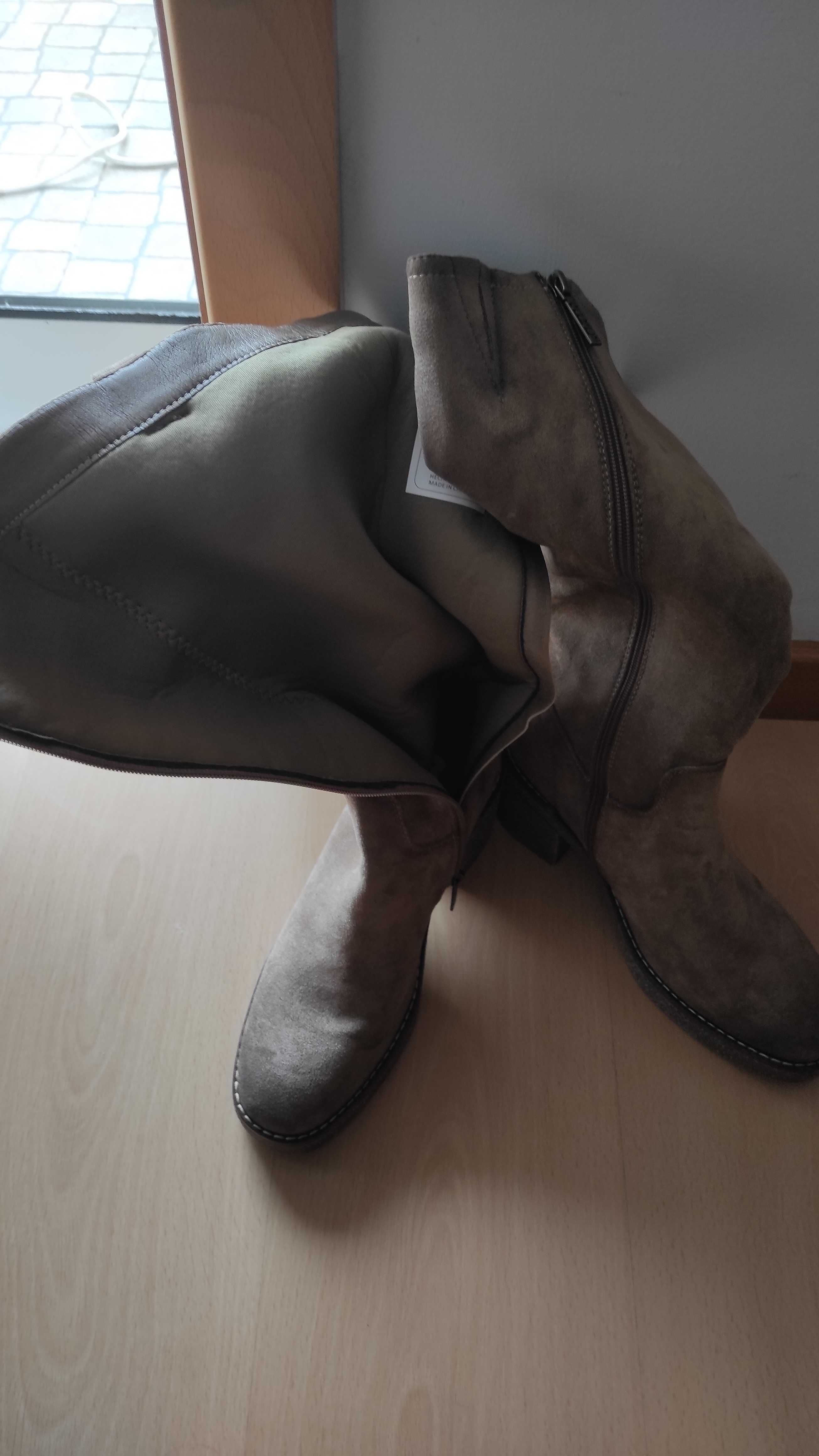 Botas de cano em pele vegan